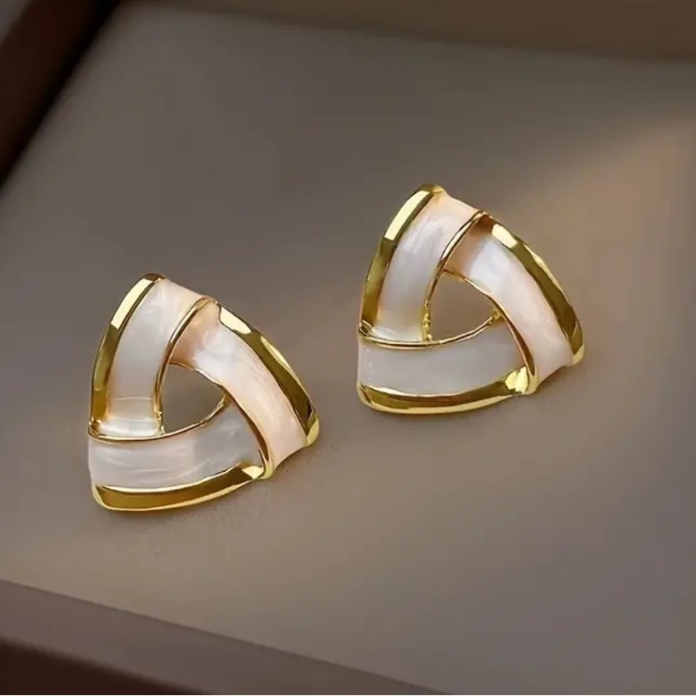 Delicate Vintage-inspired Triangles Stud Earrings & 925 Sterling Silver Posts